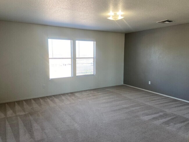 Building Photo - 1330 E Pedro Rd