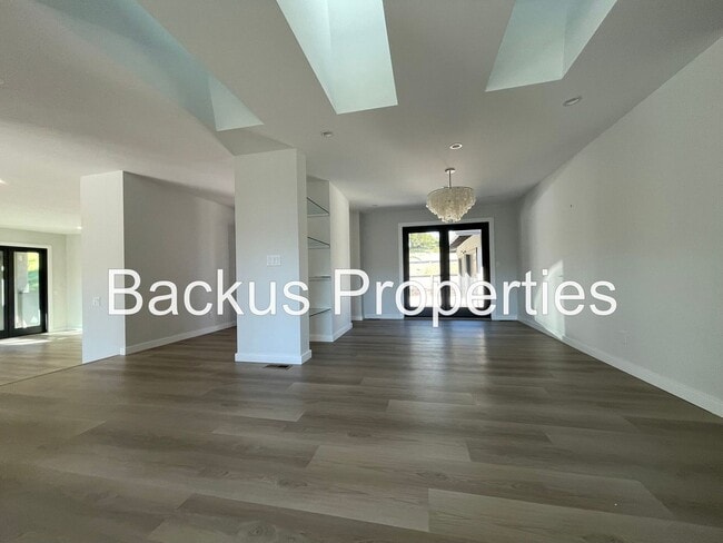 Building Photo - Wonderful three bedroom home with great views