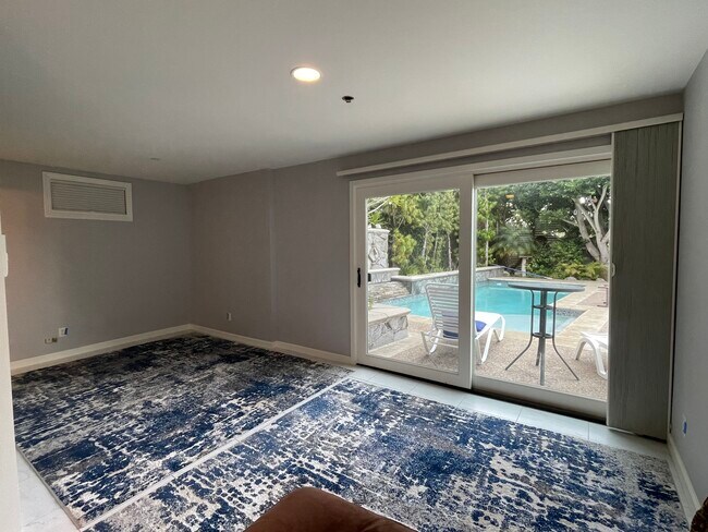 Building Photo - 1246 Temple Ter