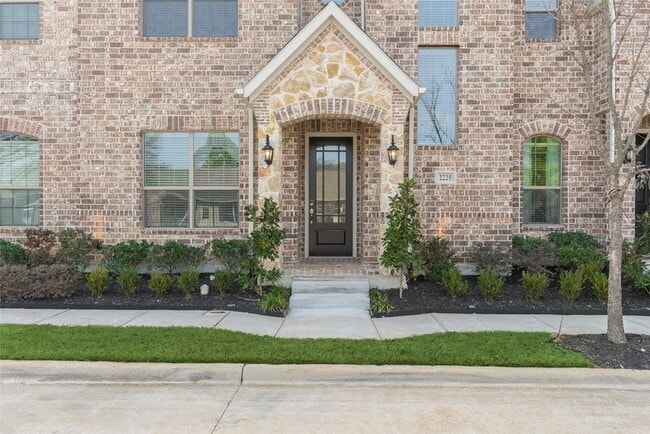 Building Photo - 2225 Apex Dr