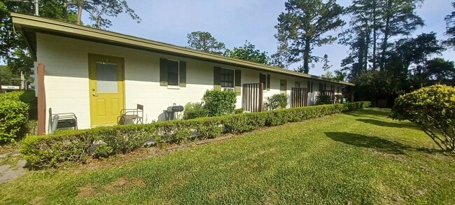 Building Photo - Cute & Cozy 1 Bedroom Apt - Water INCLUDED...