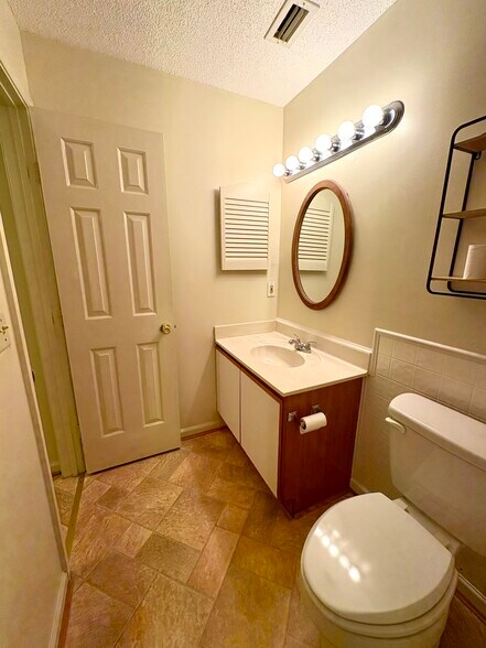 Hall bathroom, full bath with ample storage - 208 Quarter Trl