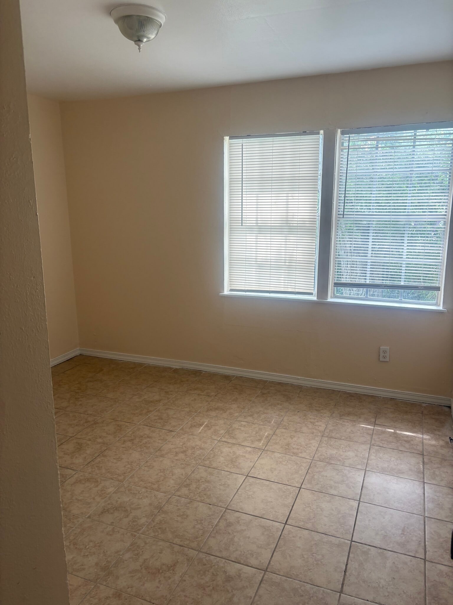 Building Photo - 215 Adkins Dr