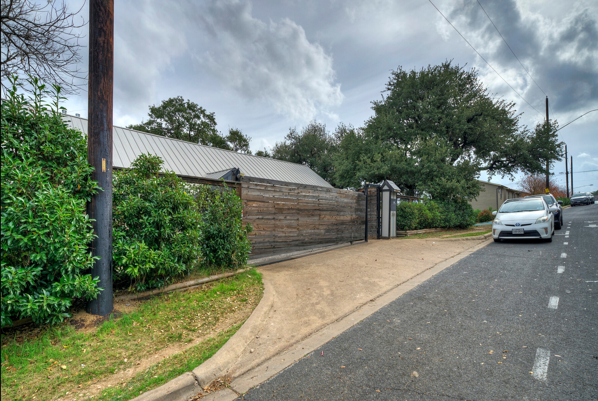 PRIVATE AND SECURE - 3805 southridge dr