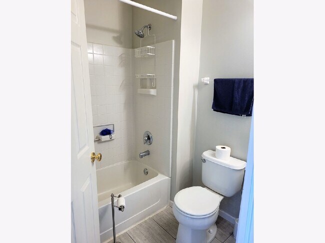 Building Photo - 1088 N Claremont Dr