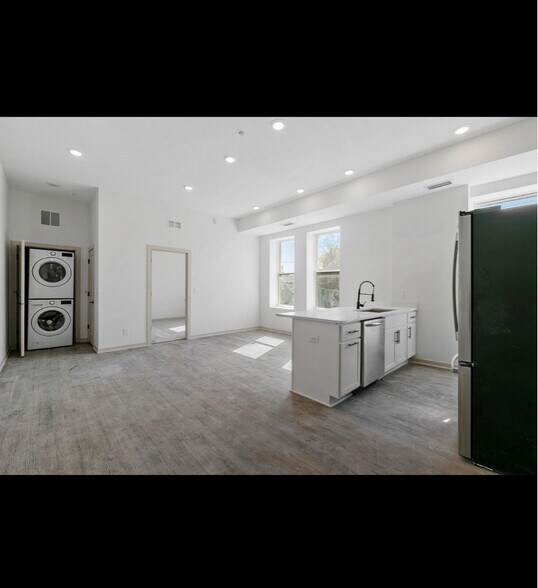 Building Photo - 842 Rice St
