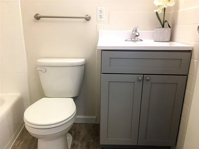 Building Photo - Beautifully Renovated - 3 Bedroom Home