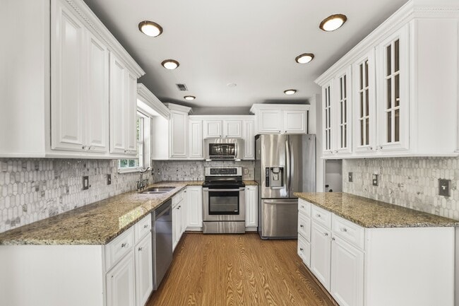 Building Photo - 3127 Creekview Ln