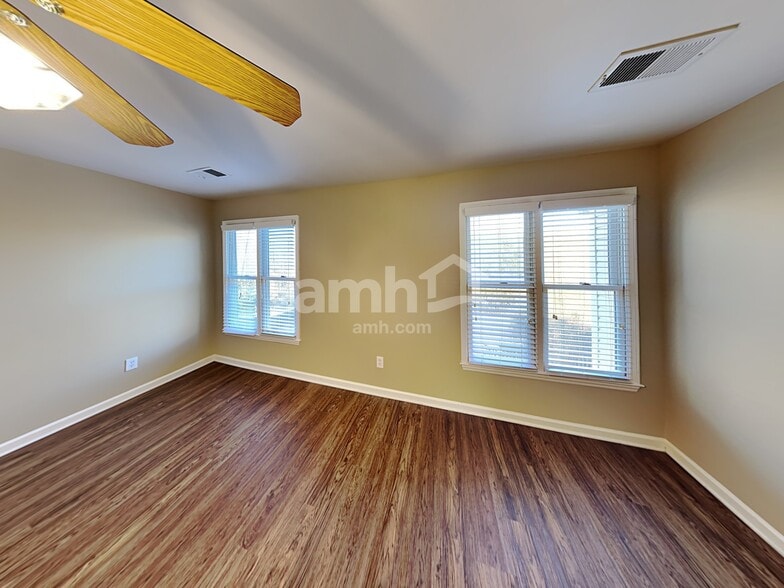 Building Photo - 5718 Chadwick Ln