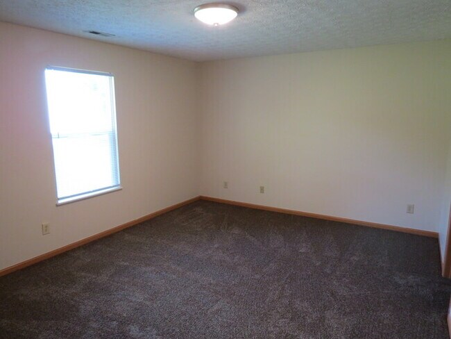 Building Photo - 6132 Kensington Glen Dr