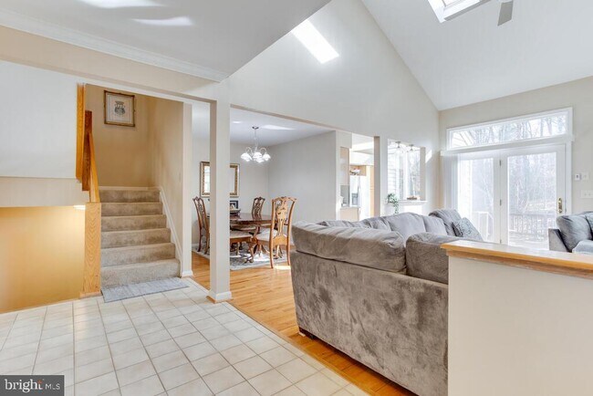 Building Photo - 100 Spring Pl Way