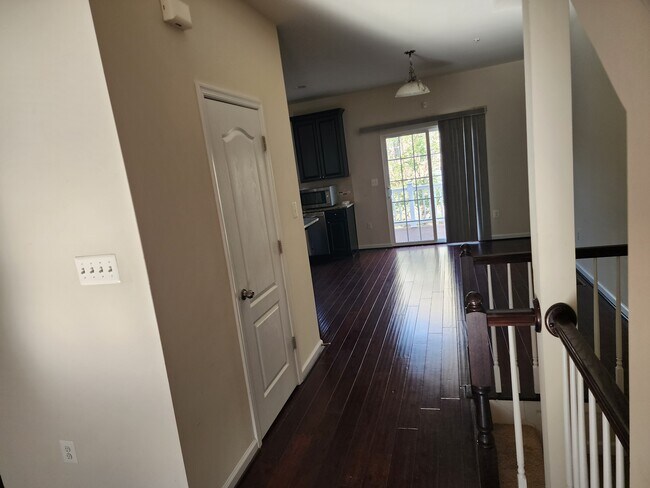 Building Photo - 7013 Southmoor St