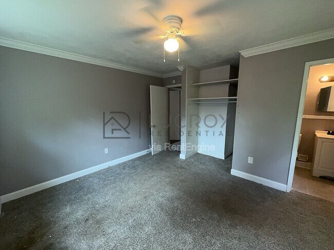 Building Photo - 3030 Oak Forest Dr