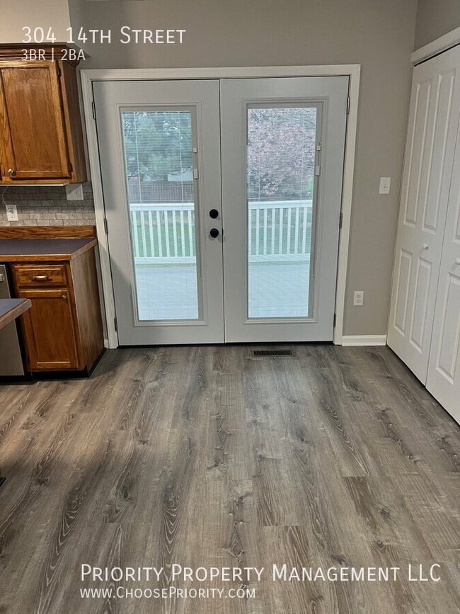 Building Photo - 304 14th St