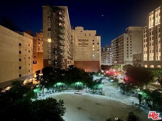 Building Photo - 416 S Spring St