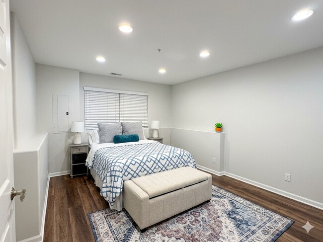 Building Photo - 121 Rosehall Dr