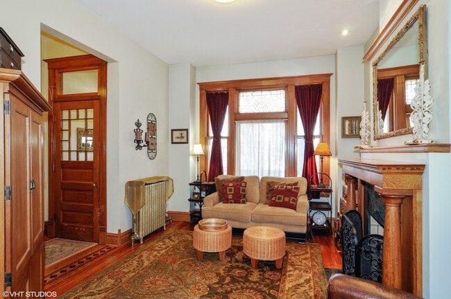 Building Photo - 2113 W Cuyler Ave