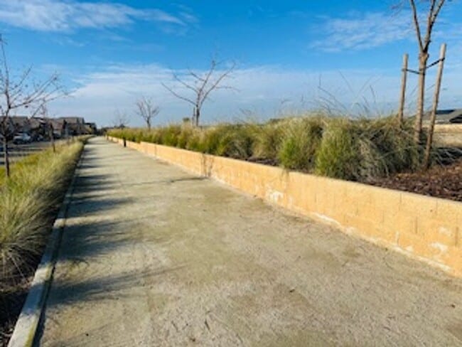 Building Photo - $500 Move In Bonus $2,695 Heritage Grove 3 Bed+Loft Home, Solar, Clovis & Shepherd - Plum Tree Ave.