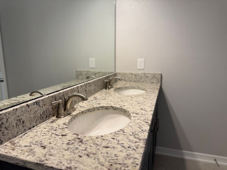 Building Photo - 730 Rivington Ave