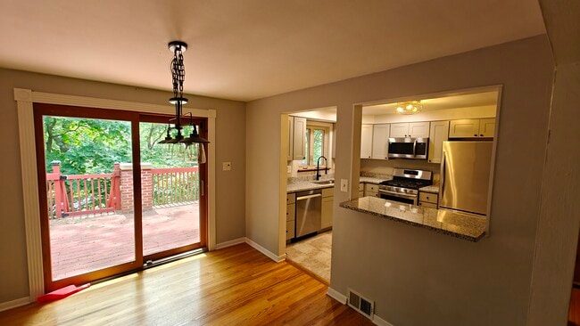 Building Photo - 325 Princeton Ave