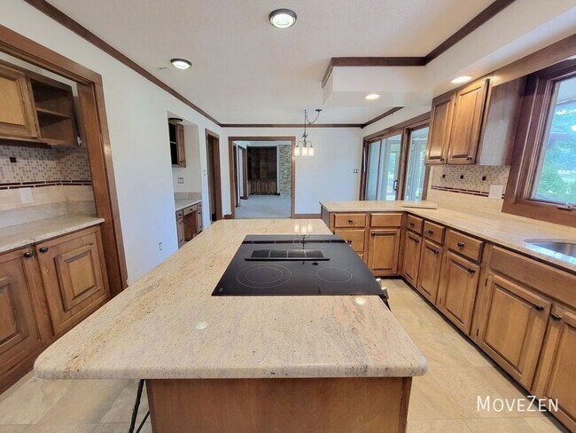 Building Photo - 6829 Greystone Dr