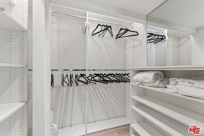 Building Photo - 1131 Alta Loma Rd