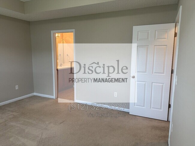 Building Photo - 1045 Canyon Oak Loop