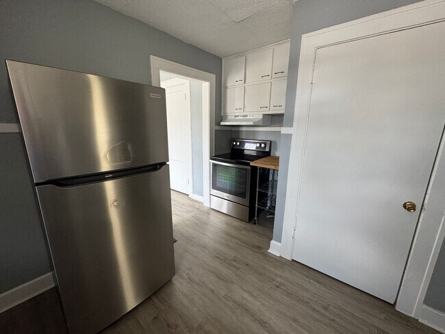 Building Photo - 2025-2027 Southeastern Ave