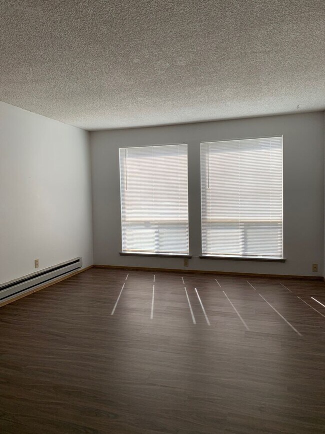 Building Photo - H112