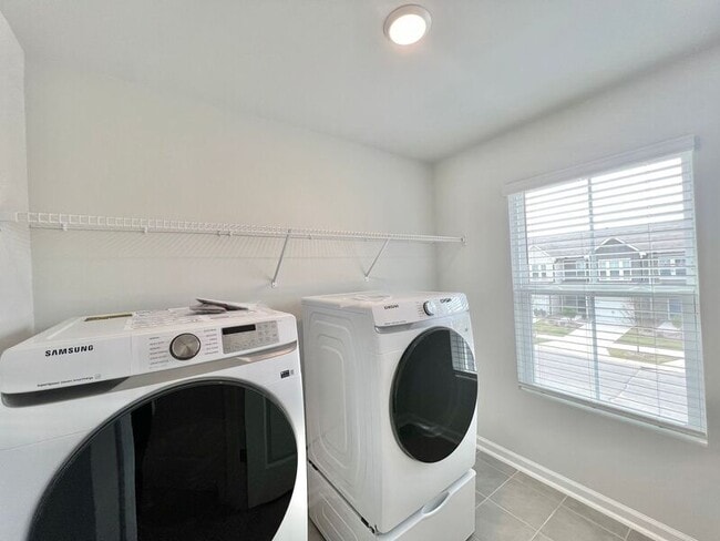 Building Photo - 812 McKenzie Pk Ter