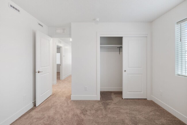 Building Photo - Move-In Ready Elegance - 4 Bedrooms! Pet Fridley!