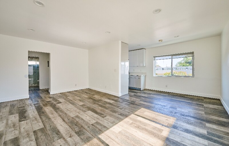 Building Photo - 1333 W 36th Pl