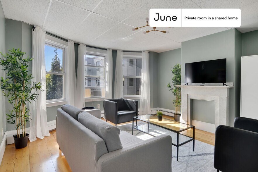 Building Photo - Room in Shared 4 bed/1 bath home