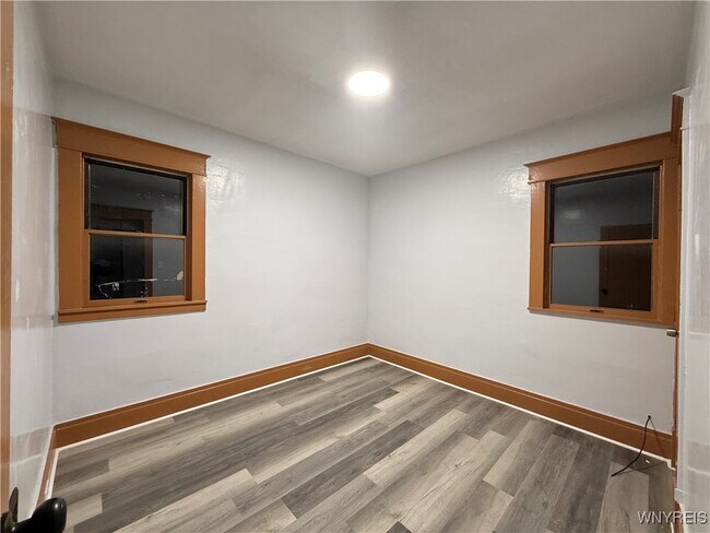 Building Photo - 111 Dempster St