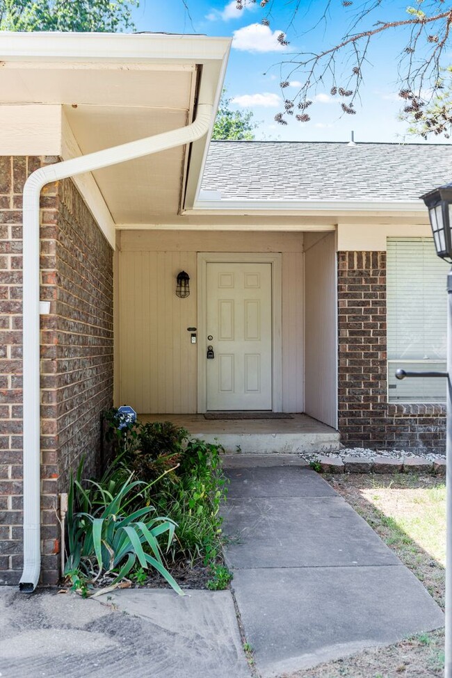 Building Photo - Remodeled 4 Bedroom in the Heart of Tulsa