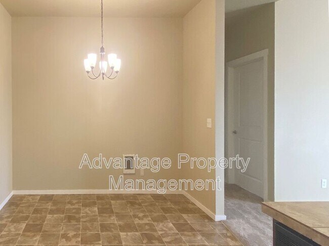 Building Photo - 501 Catron Pl