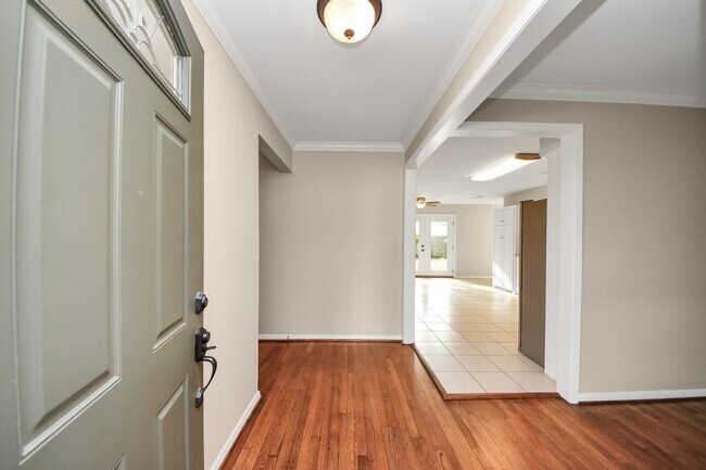 Building Photo - 9535 Vogue Ln