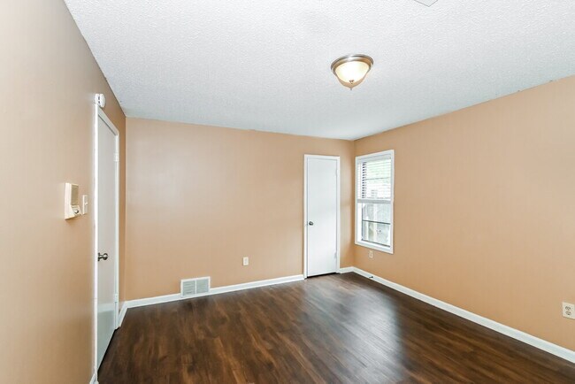 Building Photo - 5657 Rensslaer Dr