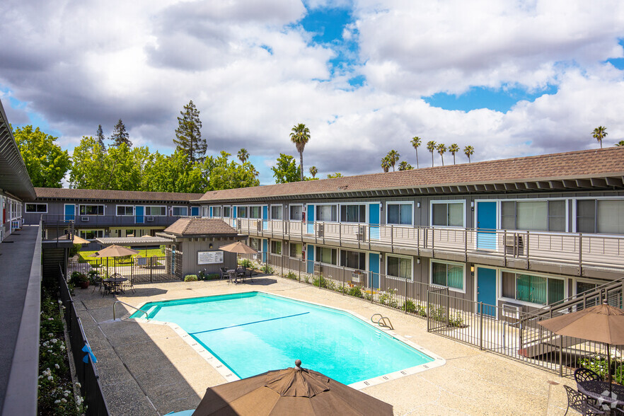 Primary Photo - Ranchero Palms Apartments