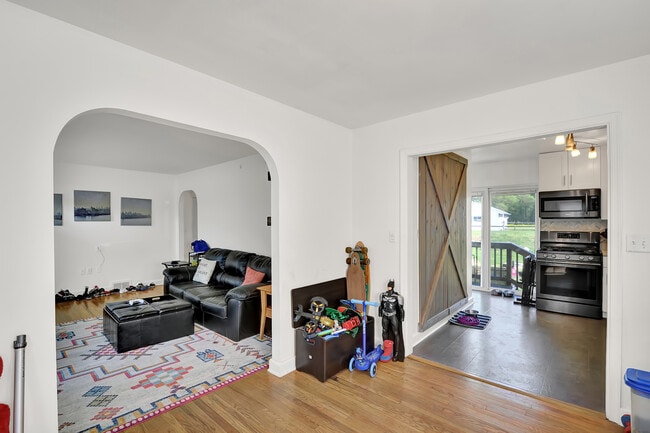 Building Photo - 3088 Forrest Ave
