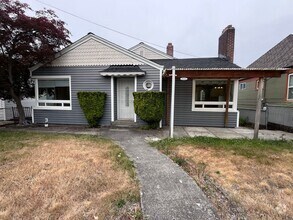 Building Photo - Charming Bremerton Home with Fenced Yard