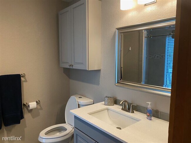 Building Photo - 502 Harbor Dr