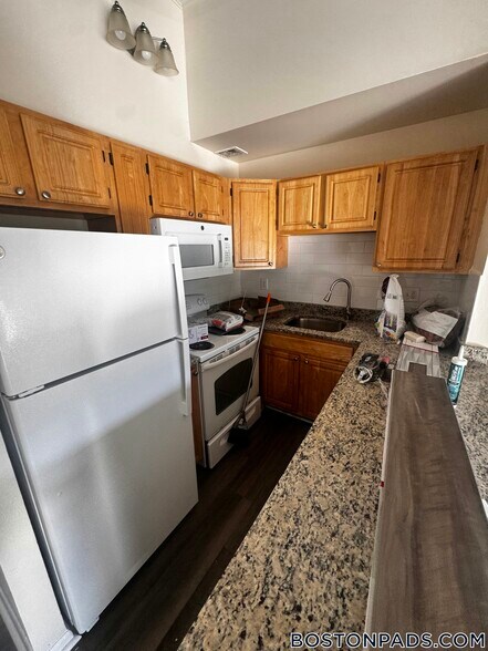 Primary Photo - 16 Westgate Dr