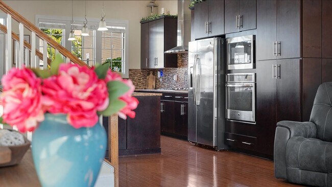 Building Photo - 337 Osona Ln