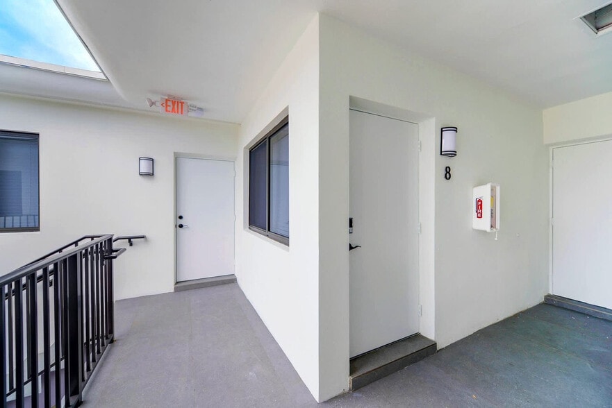 Building Photo - 700 SW 11th Ave