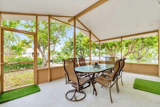 Building Photo - 2650 Scott St