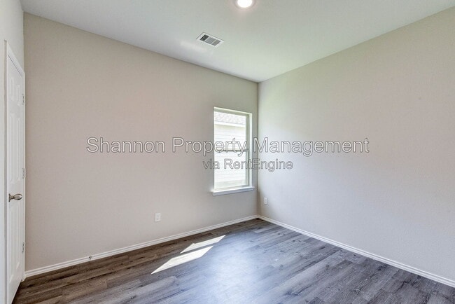 Building Photo - 407 E Avenue G