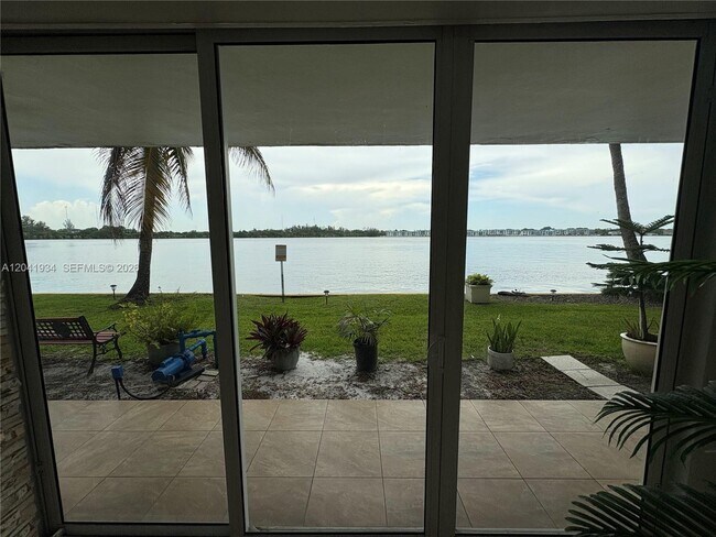 Building Photo - 1075 NE Miami Gardens Dr