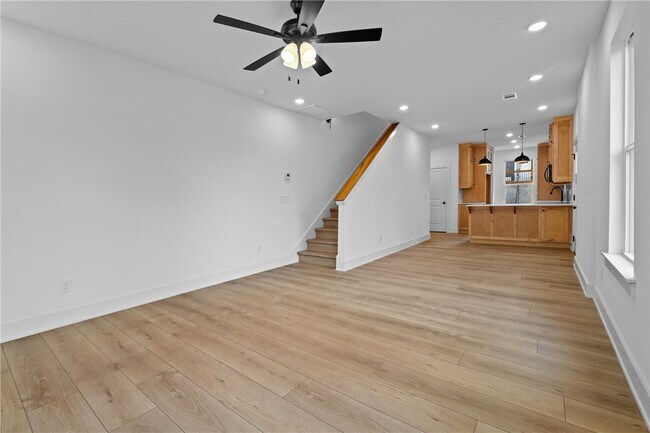 Building Photo - 588 N Willow Ave