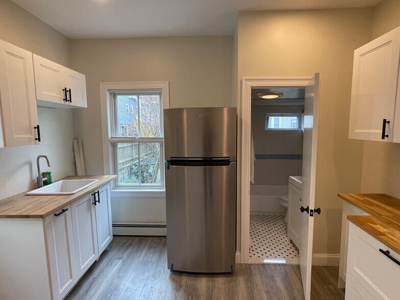 Building Photo - 26 Kenwood St